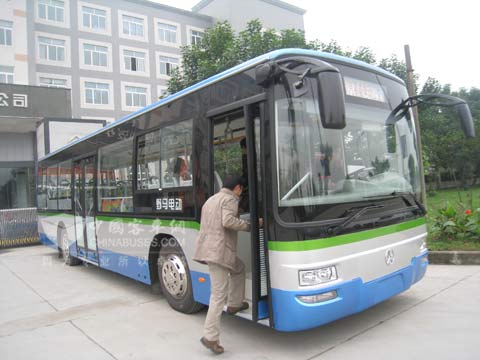 亮相西博會(huì)的野馬SQJ6111B1CH純電動(dòng)客車(chē)