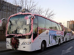 18臺(tái)福田歐V大巴慶婚典  京城上演客車奇緣