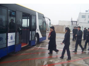 宇通自主技術(shù)擺渡車助力　豫臺兩地直航空路相連