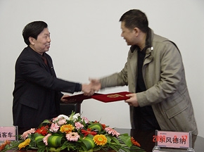 中通客車與東風德納簽訂戰(zhàn)略合作協(xié)議