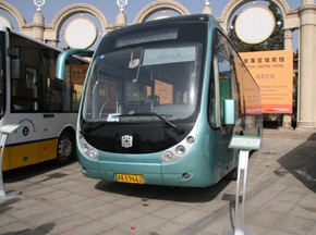 中通新款混合動客力車亮相國際節(jié)能減排和新能源科技博覽會
