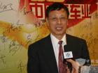 中國(guó)道路運(yùn)輸協(xié)會(huì)會(huì)長(zhǎng)姚明德在接受記者采訪