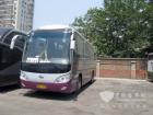 停泊在客運(yùn)站的一輛客運(yùn)車輛
