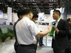 賈開潛副總經(jīng)理向客戶介紹中通純電動(dòng)客車情況