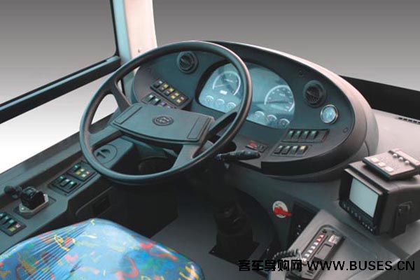 黃海DD6129S68公交車（柴油國(guó)四24-46座）