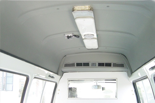 金旅XML5035XJH15救護(hù)車(chē)（汽油國(guó)五5-7座）
