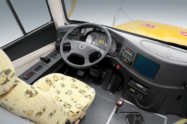 金旅XML6101J15ZXC中小學(xué)生專用校車（柴油國五24-52座）