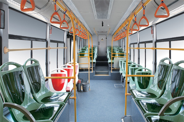 金旅XML6105JHEVC5C公交車（柴油/電混動(dòng)國(guó)五20-36座）