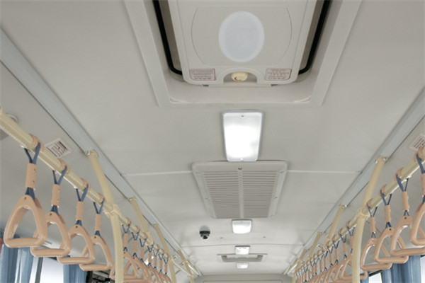 金旅XML6895J15CN公交車(chē)（天然氣國(guó)五17-35座）