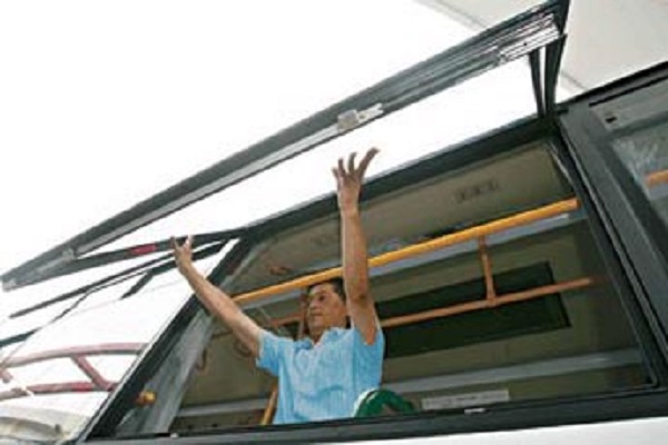 上海萬象SXC6110GBEV6公交車（純電動(dòng)10-42座）