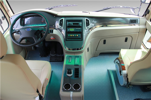 南京金龍NJL6806EV1客車(chē)（純電動(dòng)24-31座）