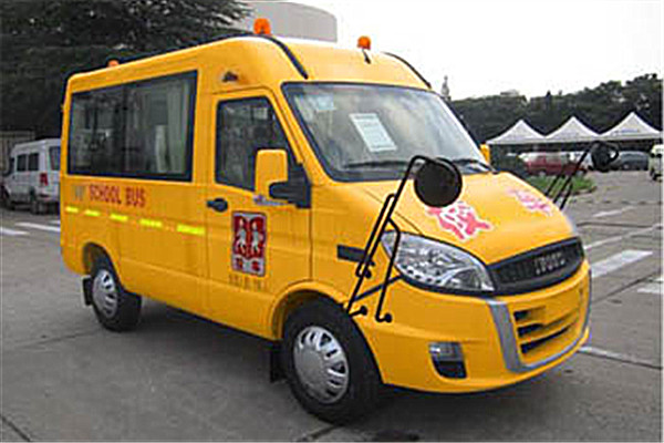 南京依維柯NJ6485YXCC幼兒專(zhuān)用校車(chē)（柴油國(guó)五18座）