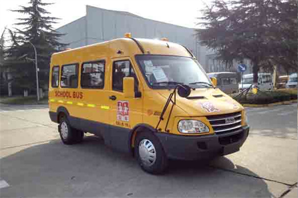 南京依維柯NJ6555XCC小學(xué)生專(zhuān)用校車(chē)（柴油國(guó)五18-19座）
