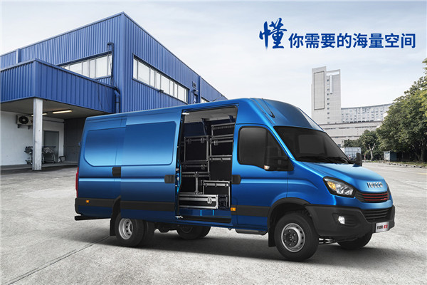 南京依維柯NJ5045XXYE2E廂式運(yùn)輸車(chē)（柴油國(guó)五3座）