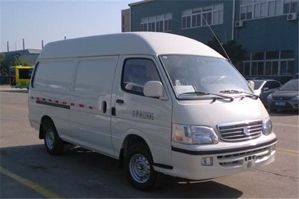金旅XML5026XXY65廂式運(yùn)輸車（汽油國五2座）