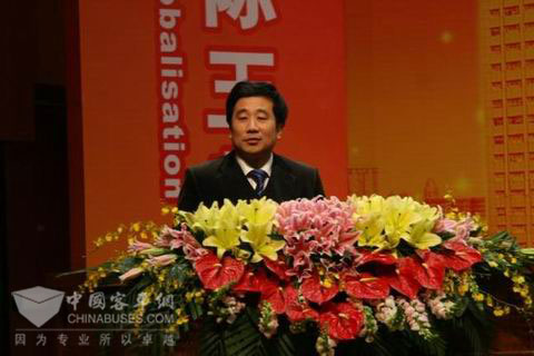 晏平在玉柴機(jī)器2010年?duì)I銷(xiāo)大會(huì)上講話