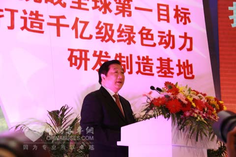 譚旭光在千億級(jí)綠的動(dòng)力戰(zhàn)略規(guī)劃發(fā)布會(huì)上莊嚴(yán)宣布濰柴挑戰(zhàn)全球第一目標(biāo)