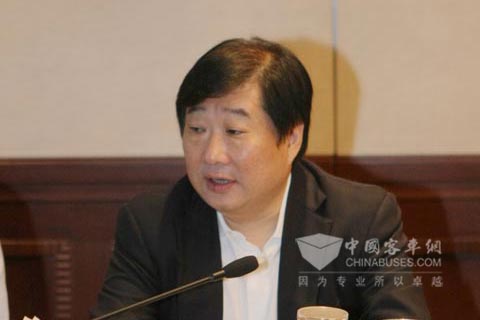 濰柴動(dòng)力董事長譚旭光主持會(huì)議并講話