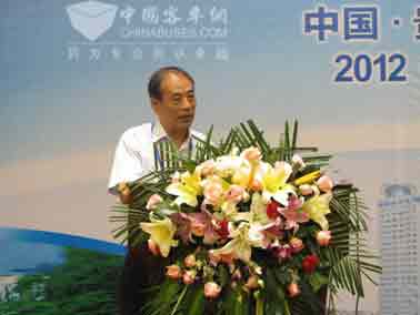 玉柴高級技術(shù)顧問卓斌先生做報告