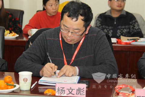 綦齒銷售公司副總經(jīng)理楊文彪?yún)⒓佑绊懼袊蛙嚇I(yè)活動