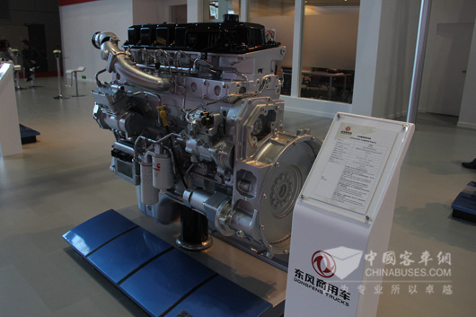 第十六屆上海國際車展上展出的東風(fēng)康明斯13L發(fā)動(dòng)機(jī)